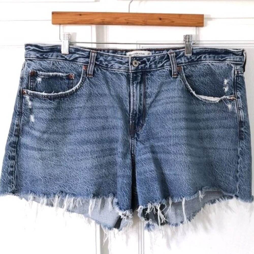 AF Distressed Jean Short Medium Wash Size 32/16‎
